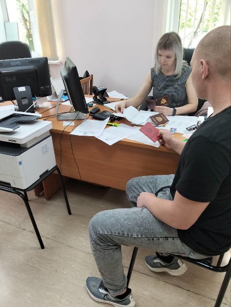 Управление социальной защиты населения продолжает прием заявлений от граждан на единовременную выплату в связи с заключением контракта
